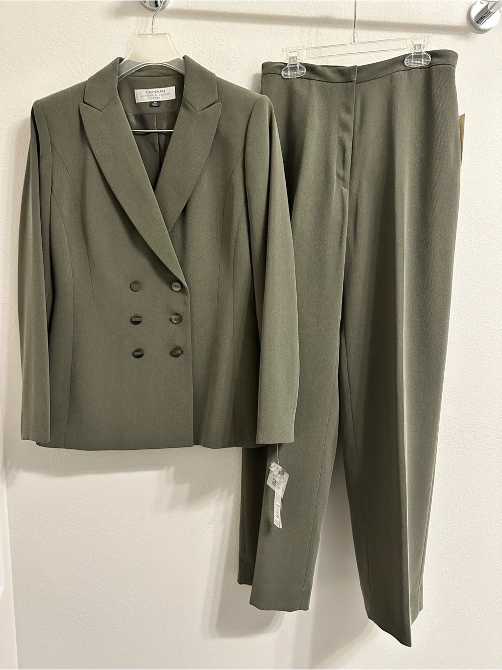 Tahari Arthur S. Levine 4P Double-Breasted Olive Women's 2-piece pant suit